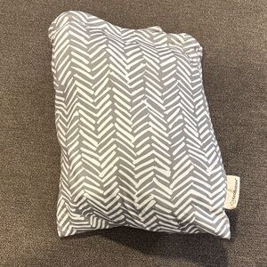 NWOT - KeaBabies Nursing/ Car Seat Cover